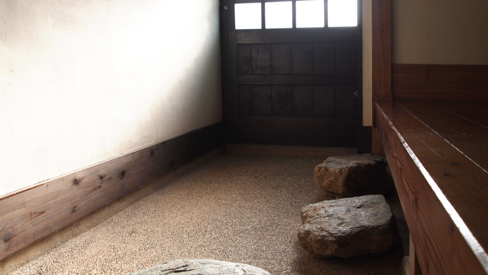 玄関土間（4帖）